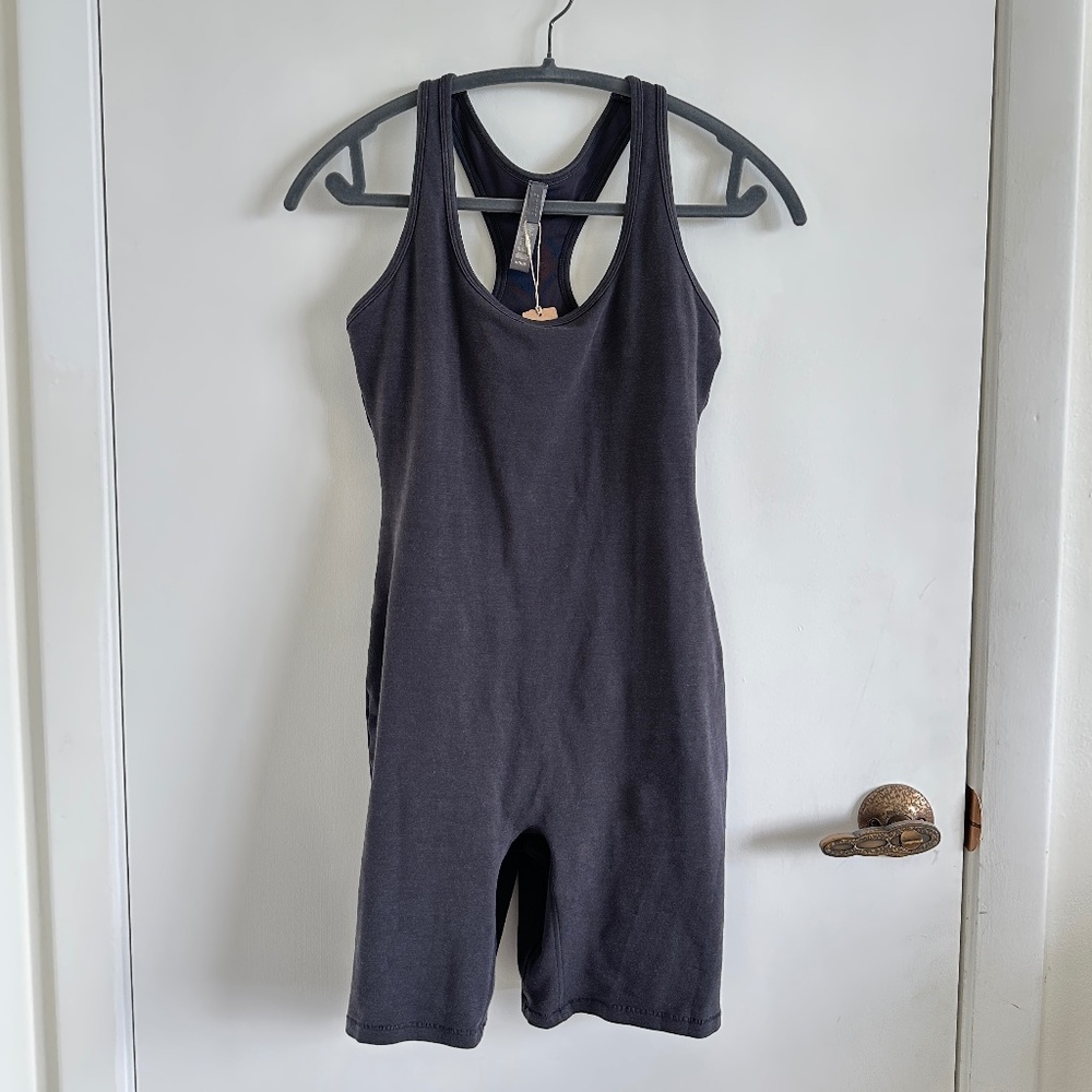 Skims bodysuit size medium in ash black